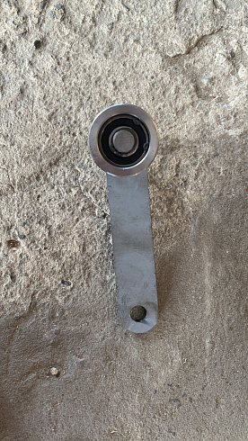 Ролик поддержки цепи в сборе с кронштейном К 527: купить в Уфе