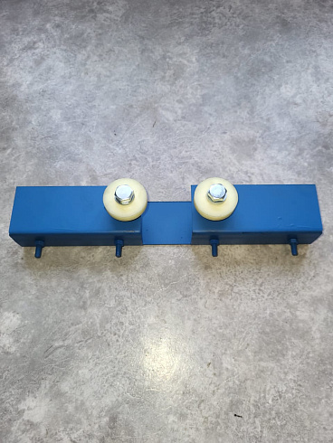 Кронштейн направляющий щеточной тележки с роликами: купить в Уфе