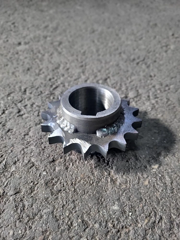 Звездочка вала привода транспортера (метал.) К 527 (z=17, d=45): купить в Уфе